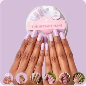 Short “You’re Invited” Olive & June Press-On Nails